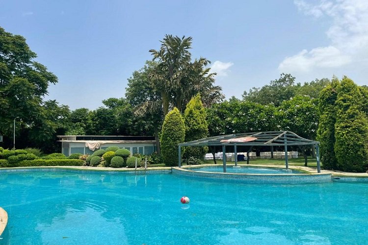 Open green picnic lawns and resort grounds near Delhi NCR