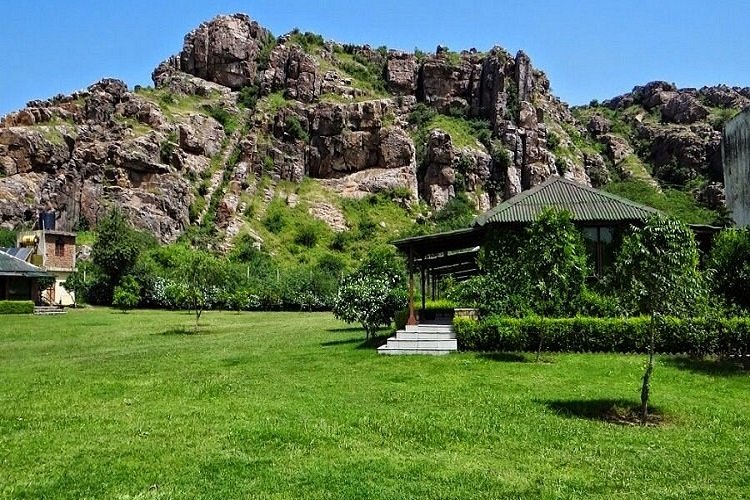 Farm-style picnic venue with open grounds around Gurgaon