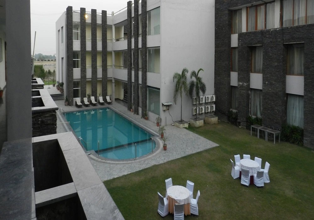 Grounds at Hans Resort Rewari, a day-outing destination near Rewari